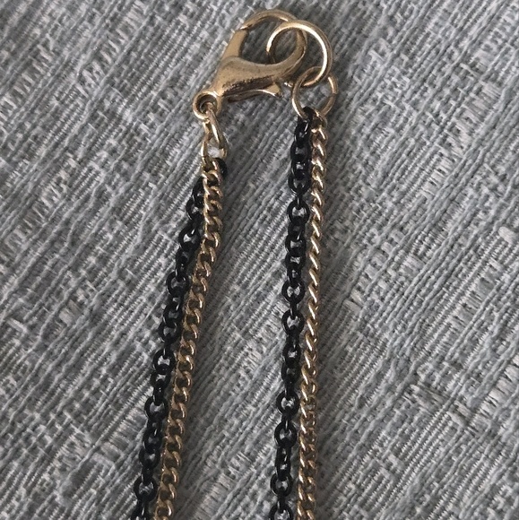 🌸HP🌸Long Black and Gold Chain Statement Piece w/Large Gold Pendant - Picture 4 of 4